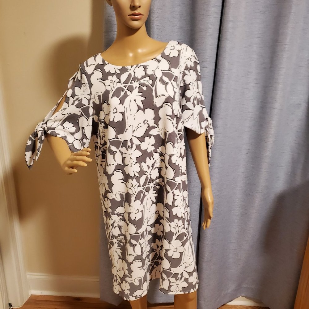 Ladies size 16 dress NWT